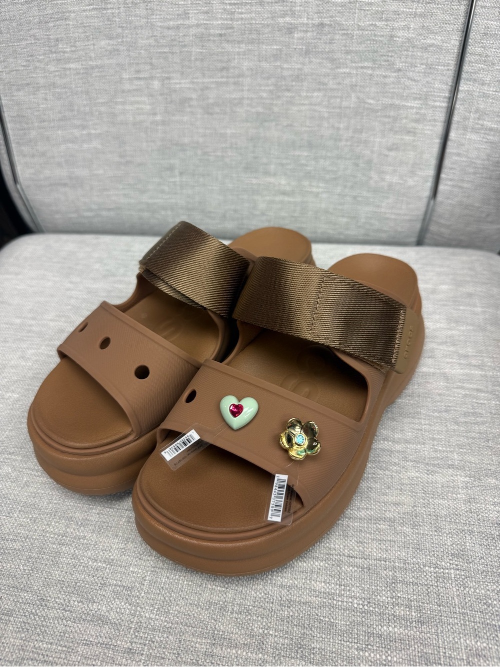 NWOT Crocs Soho Two Strap Sandal SepiaWomen's 7 with 2 FREE JIBBITZ - Picture 3 of 5